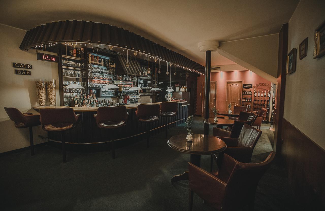 Hotel Restaurant Boss Miłosław Buitenkant foto