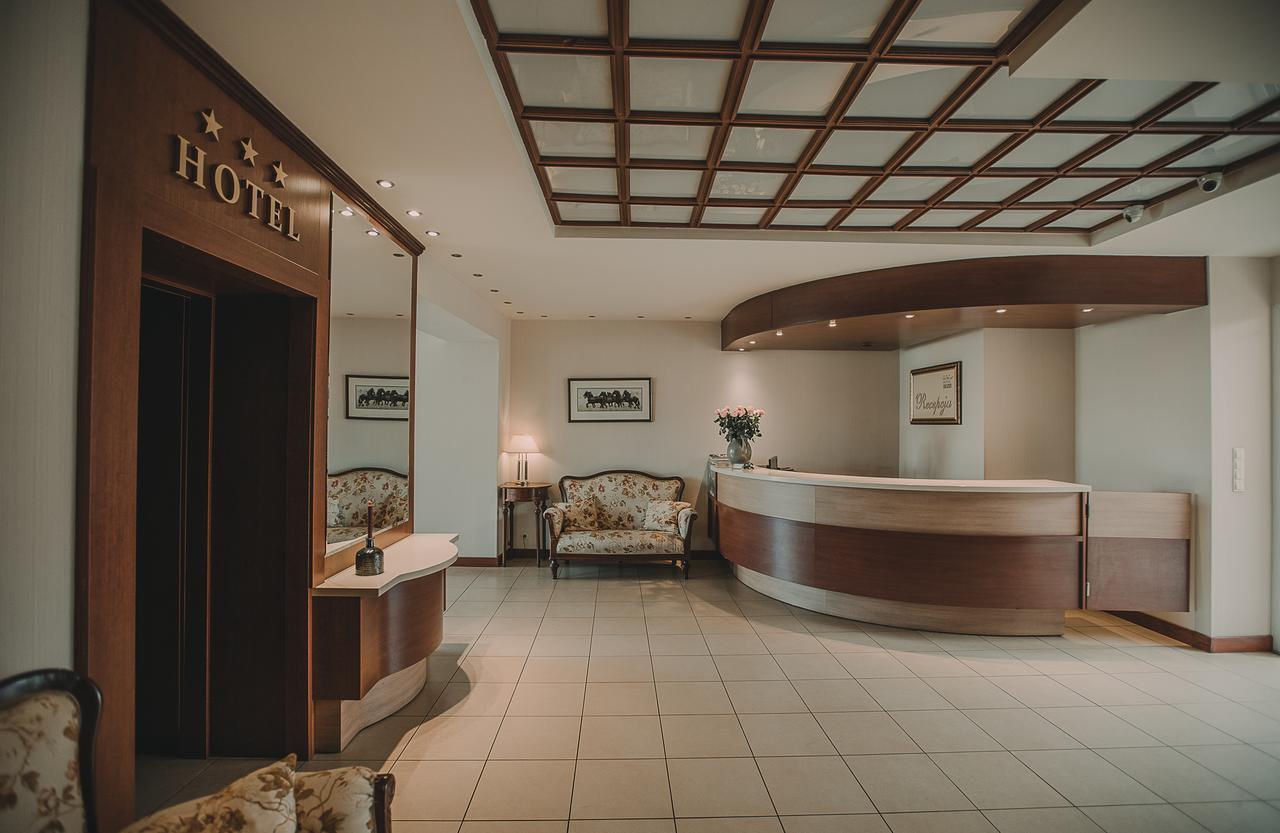 Hotel Restaurant Boss Miłosław Buitenkant foto