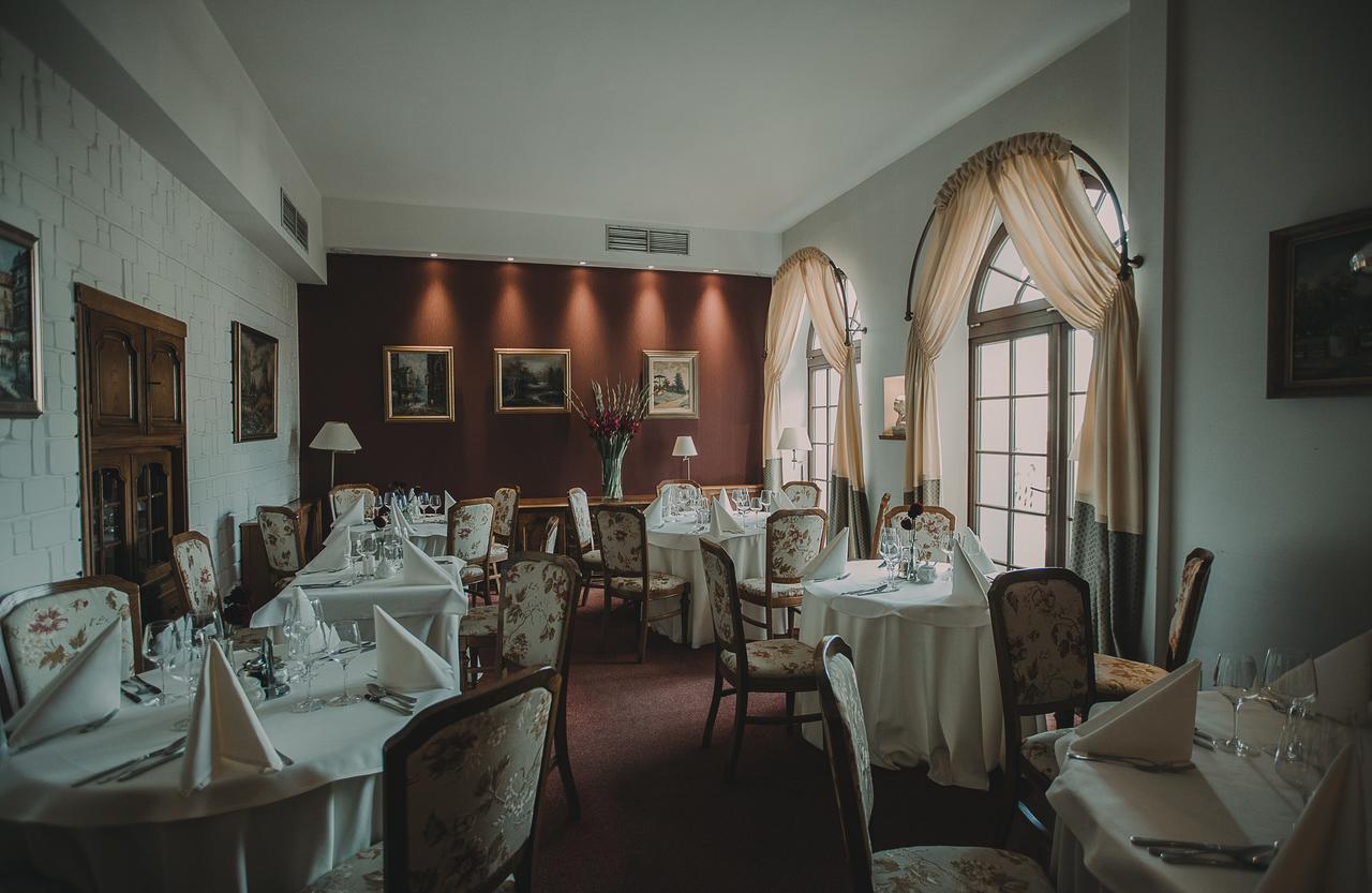 Hotel Restaurant Boss Miłosław Buitenkant foto
